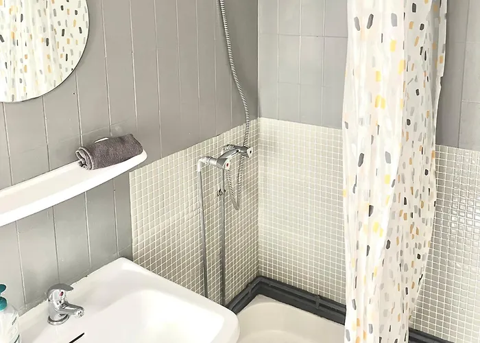 Les De La Bastide شقة قرقشونه