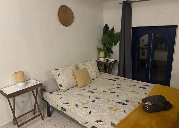 Les De La Bastide قرقشونه